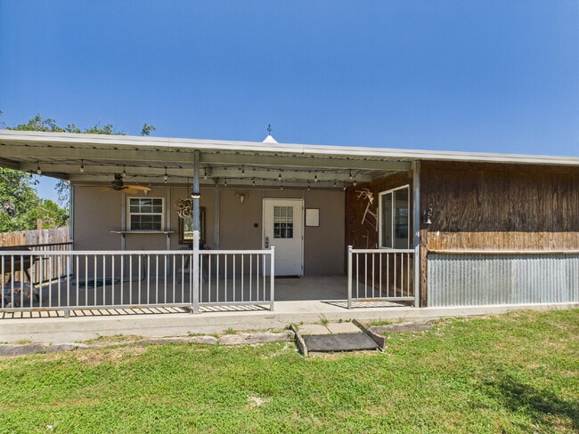 Building Photo - "Charming 1-Bedroom 1 Bathroom Rental