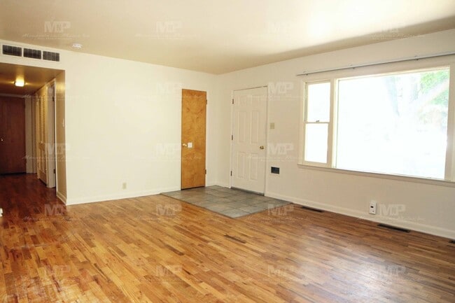 Photo - 1024 Glenmoor Dr