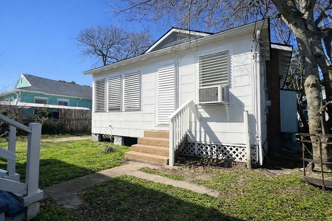 Photo - 4917 Avenue R 1/2