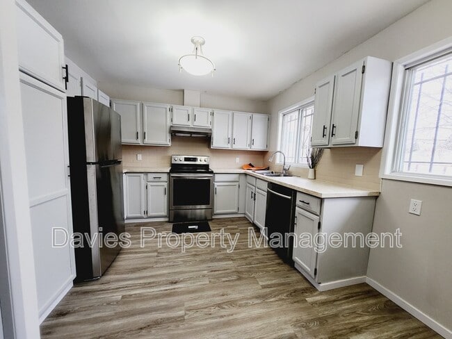 Photo - 3432-3442 42 St NW