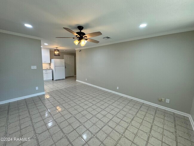 Photo - 305 Alice Dr