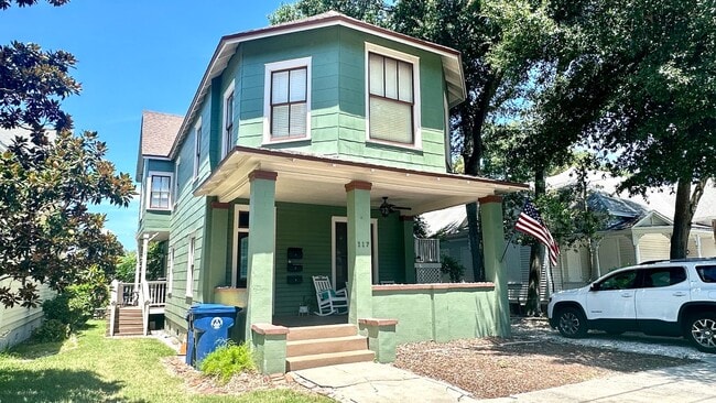 Photo - 117 N 3rd St