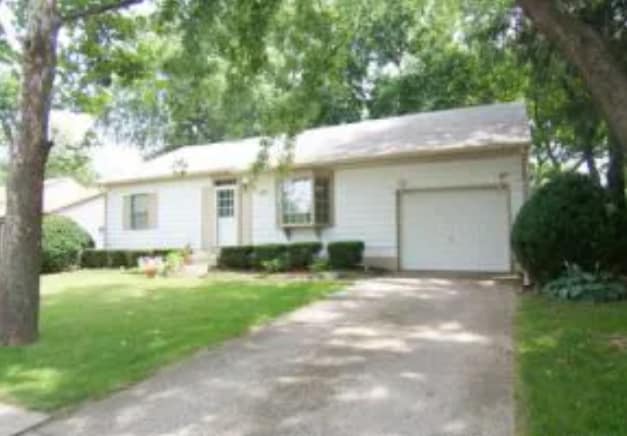 Photo - 806 Oakcrest Dr