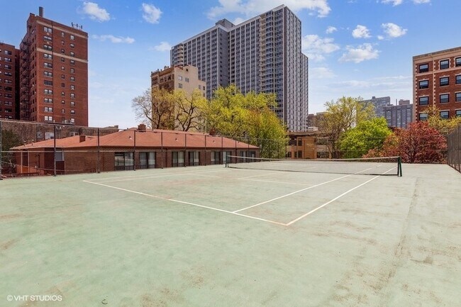 4343 N Clarendon Ave Unit 1518