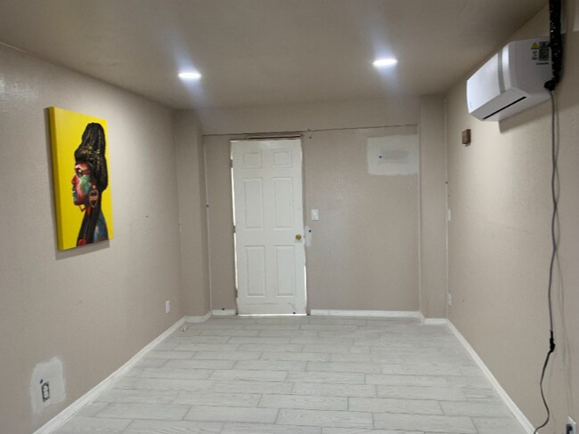 Photo - 3030 Nashville Ave Unidad REAR