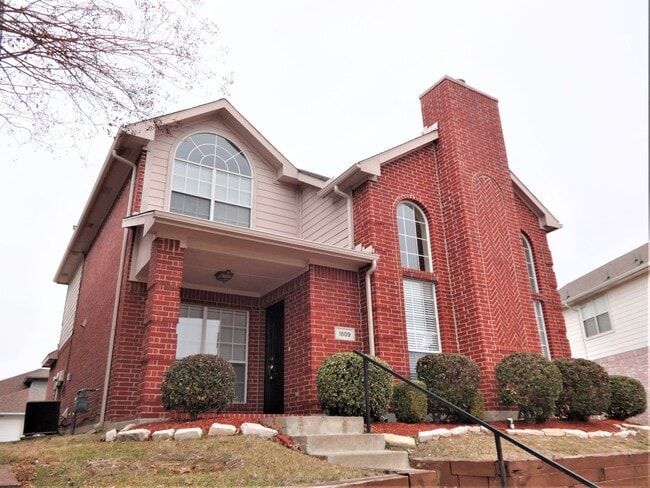 Photo - 1809 Mapleleaf Dr House
