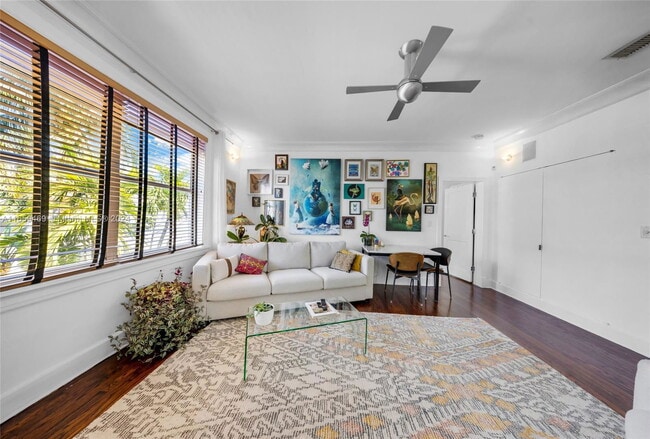 Photo - 900 16th St Unidad 307