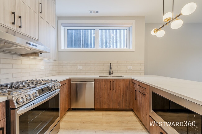 Photo - 2351 W Flournoy St Unit #G02