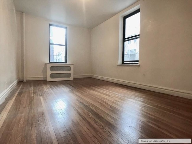 Bedroom In - 400 Fort Washington Avenue Apartments