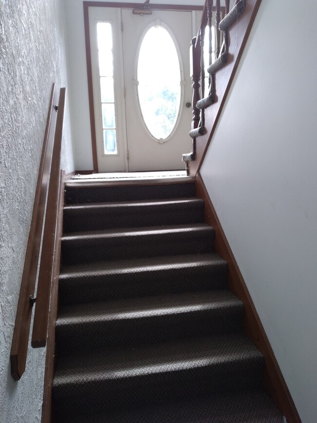 Building Photo - 626 N Elmer St Unit #D Rental