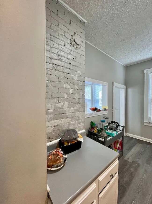 Photo - 120 65th St W