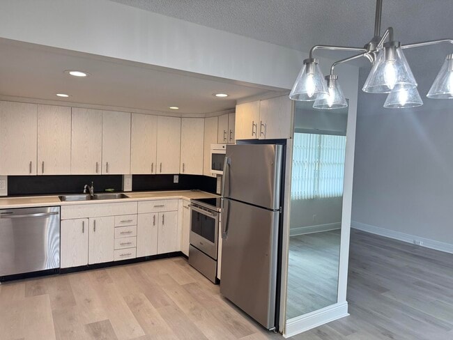 Building Photo - 2039 Rexford A Unit C Rental