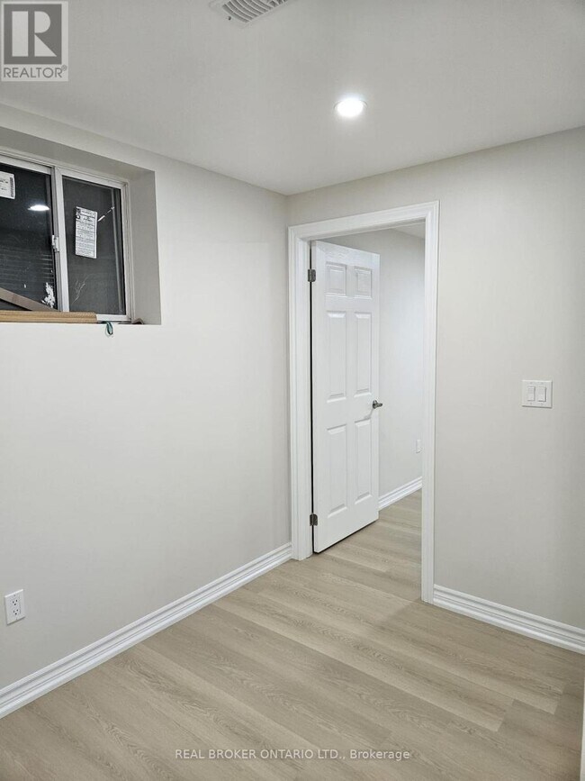 Photo - 5672 Dorchester Rd