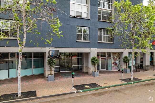 Entrada - Atria on Market