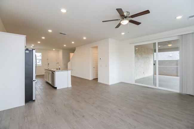 2055 S Saguaro Dr
