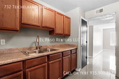 Photo - 732 Teichelkamp Dr