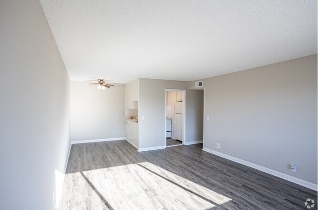 Building Photo - 1005 Hickory Hill Ln