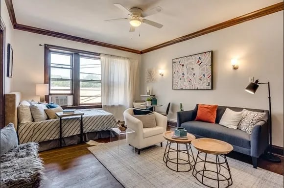 Photo - 1367 E 53rd St