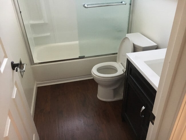 Photo - 301 Whitesell St W