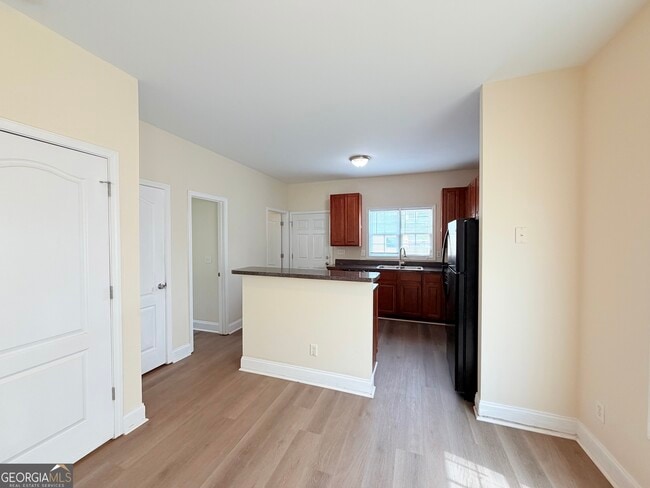 Photo - 109 Vine St NW