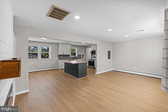 Photo - 1 Spruce Ln