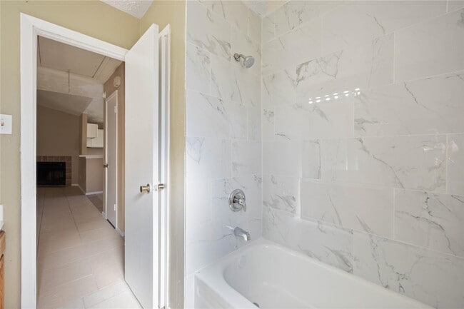 Photo - 3811 Meadow Pl Dr