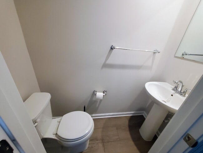 Photo - Beautiful 3 bedroom 2 1/2 bath townhome available for lease in Swedesboro