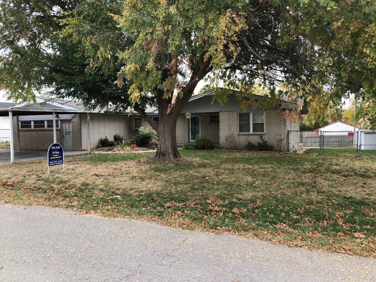 Photo - 2262 Straight St