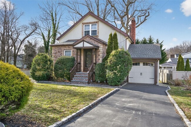 Building Photo - 3 Woodmere Ln