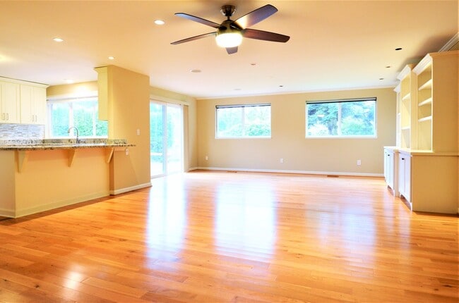 Photo - Must see!!! Updated Rambler on Glencoe Community
