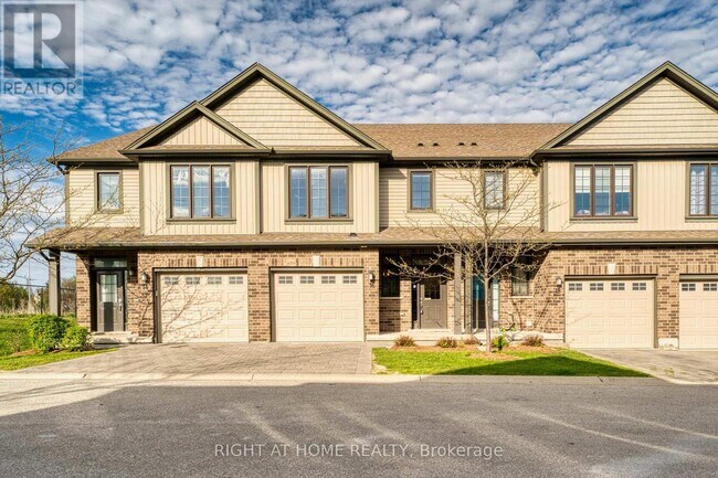 Photo - 1030 Oakcrossing Gate