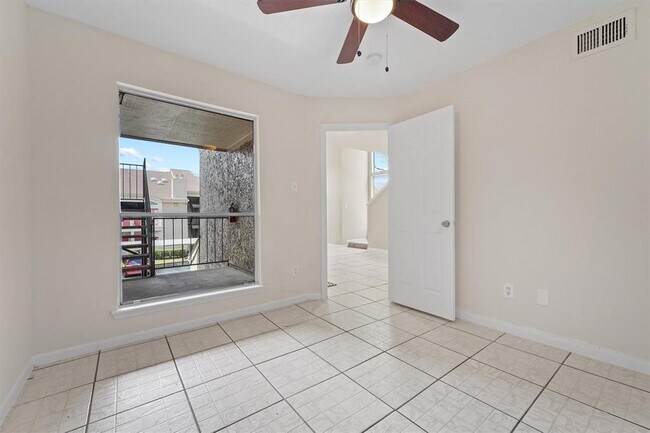 Photo - 10855 Meadowglen Ln Unidad 1131