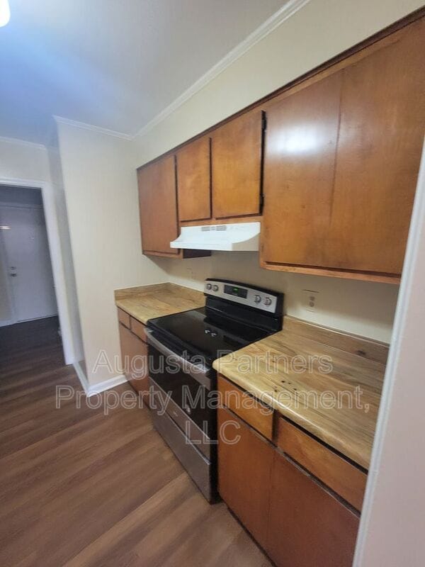 Photo - 115 Samarya Ln