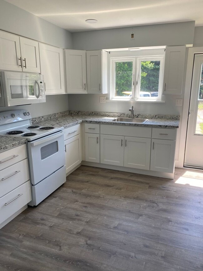 Building Photo - Shenango Twp School District-Town Home
