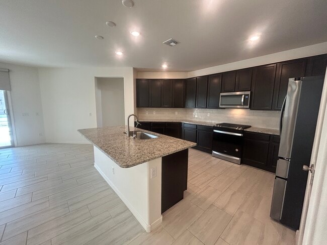 2957 E Bellerive Dr
