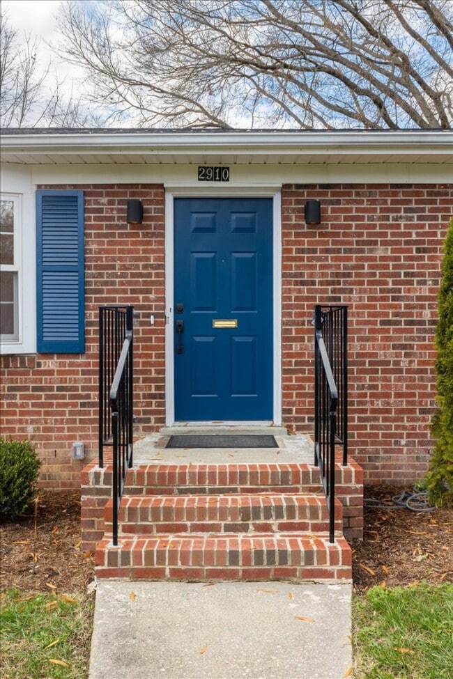 Photo - 2910 Fendall Ave