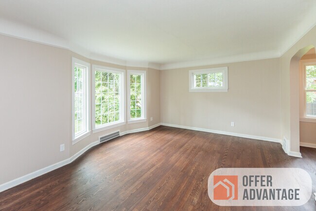 Photo - 3525 Radcliffe Rd