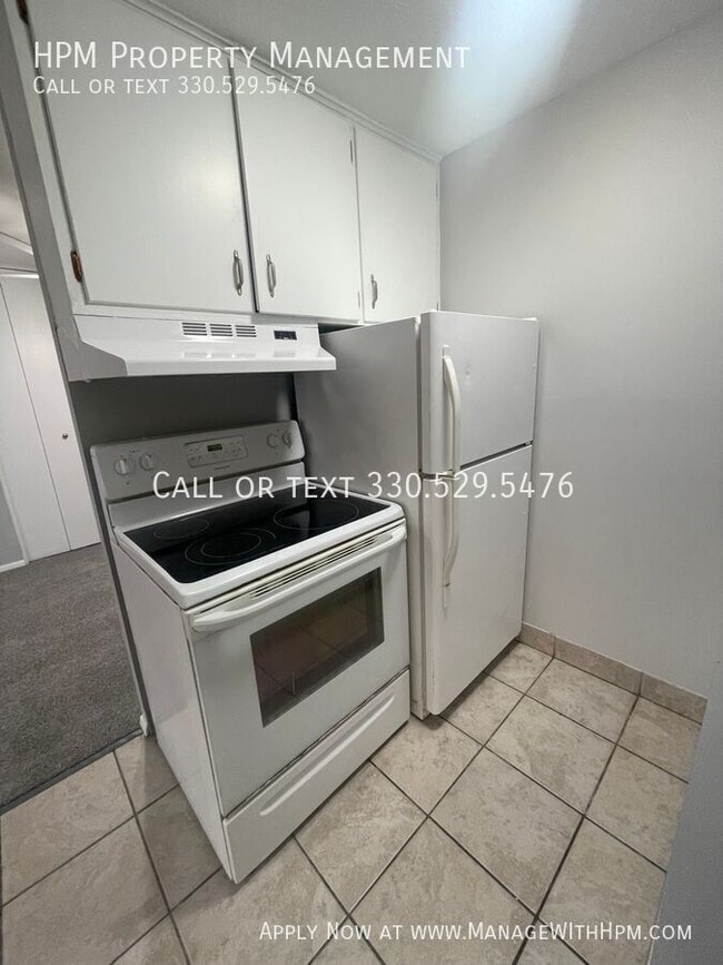 Photo - 20604 Lorain Rd Unidad D10