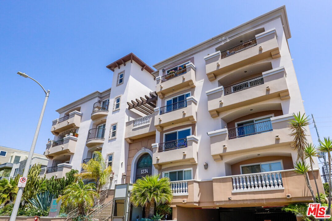 Photo - 1234 Armacost Ave Unit ph5