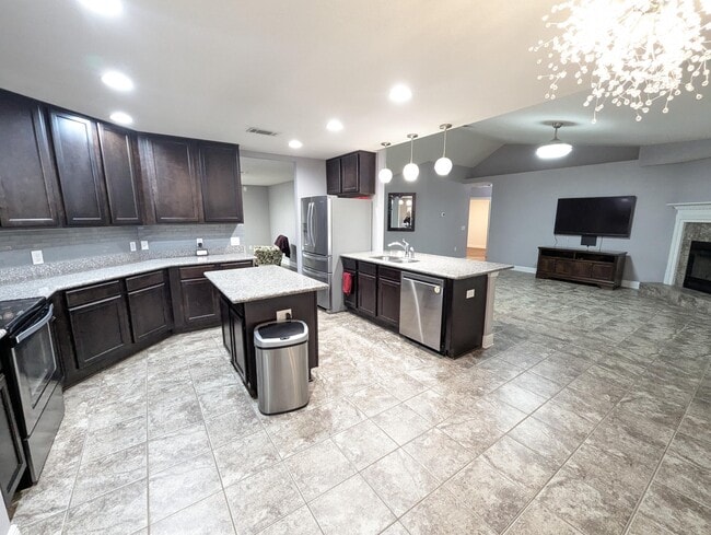 Photo - 6598 Britt St