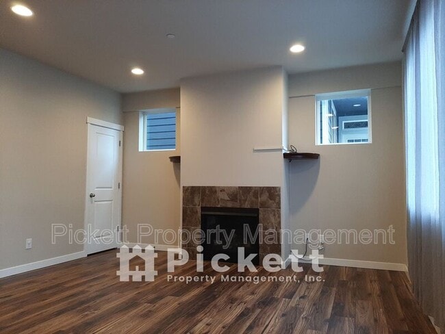 Photo - 1004 Samara St