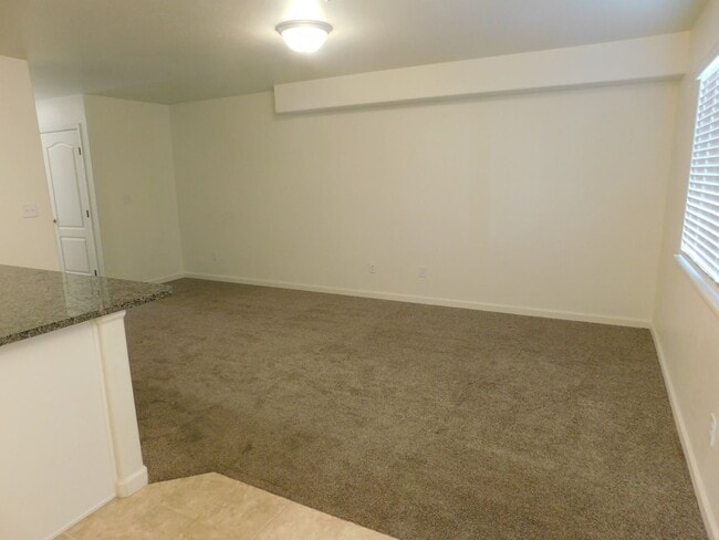 Photo - 654 Trinity Way