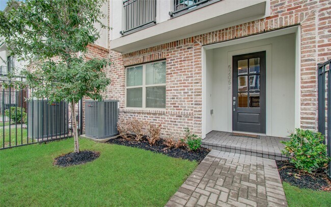 Photo - 5205 Allen St Unidad F