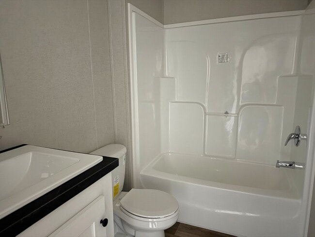 Photo - 563 Travis Wy