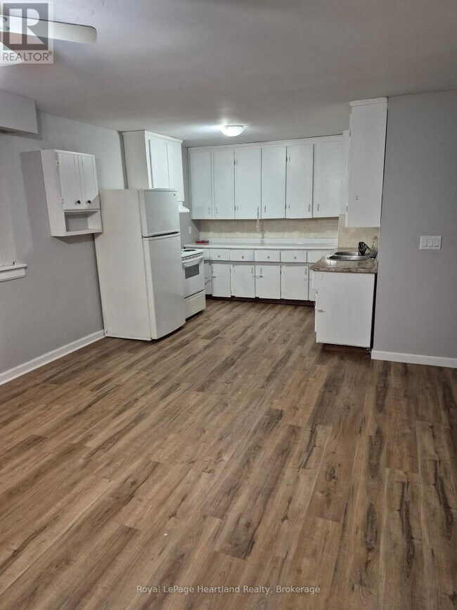 Photo - 10 William St N Unit 6