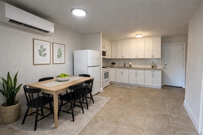 Photo - 110 Jericho Tpke Unit 3