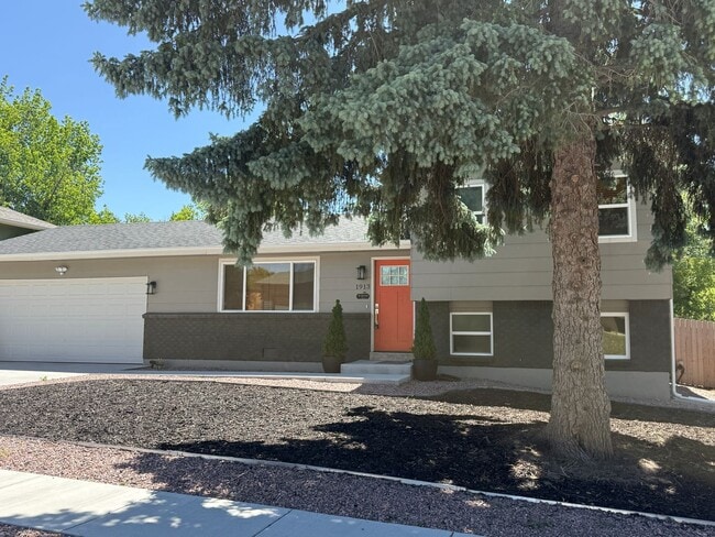 Building Photo - Fully Remodeled 3 Bedroom Home Located in the desirable Rustic Hills neighborhood