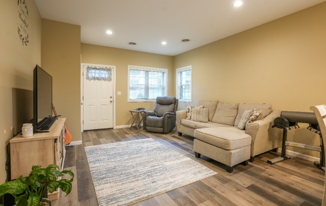 Photo - 126 S Beckman Dr