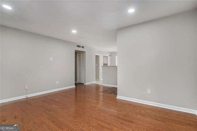 Photo - 122 Maison Pl NW