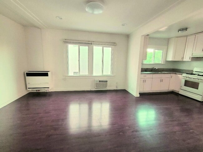 Building Photo - 960 S Kingsley Dr Unit 960